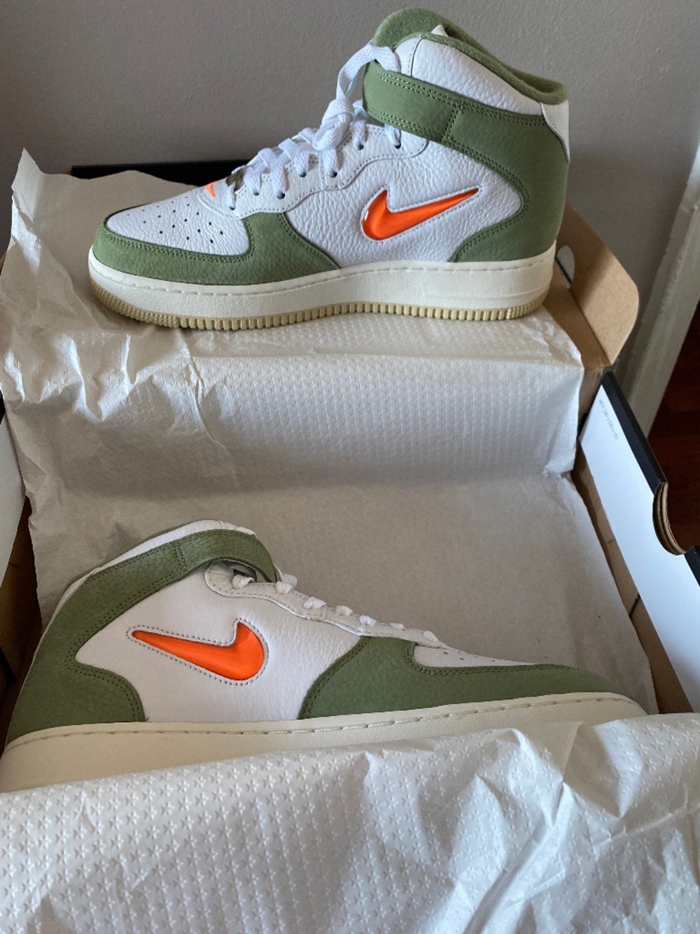 Nike Air Force 1 Mid QS. Size 9.5 Men. White and green.